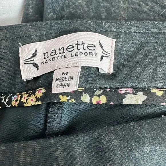 Nanette Lepore pull on pants size medium - Picture 4 of 4